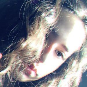 Meet your Posher, Caitlin